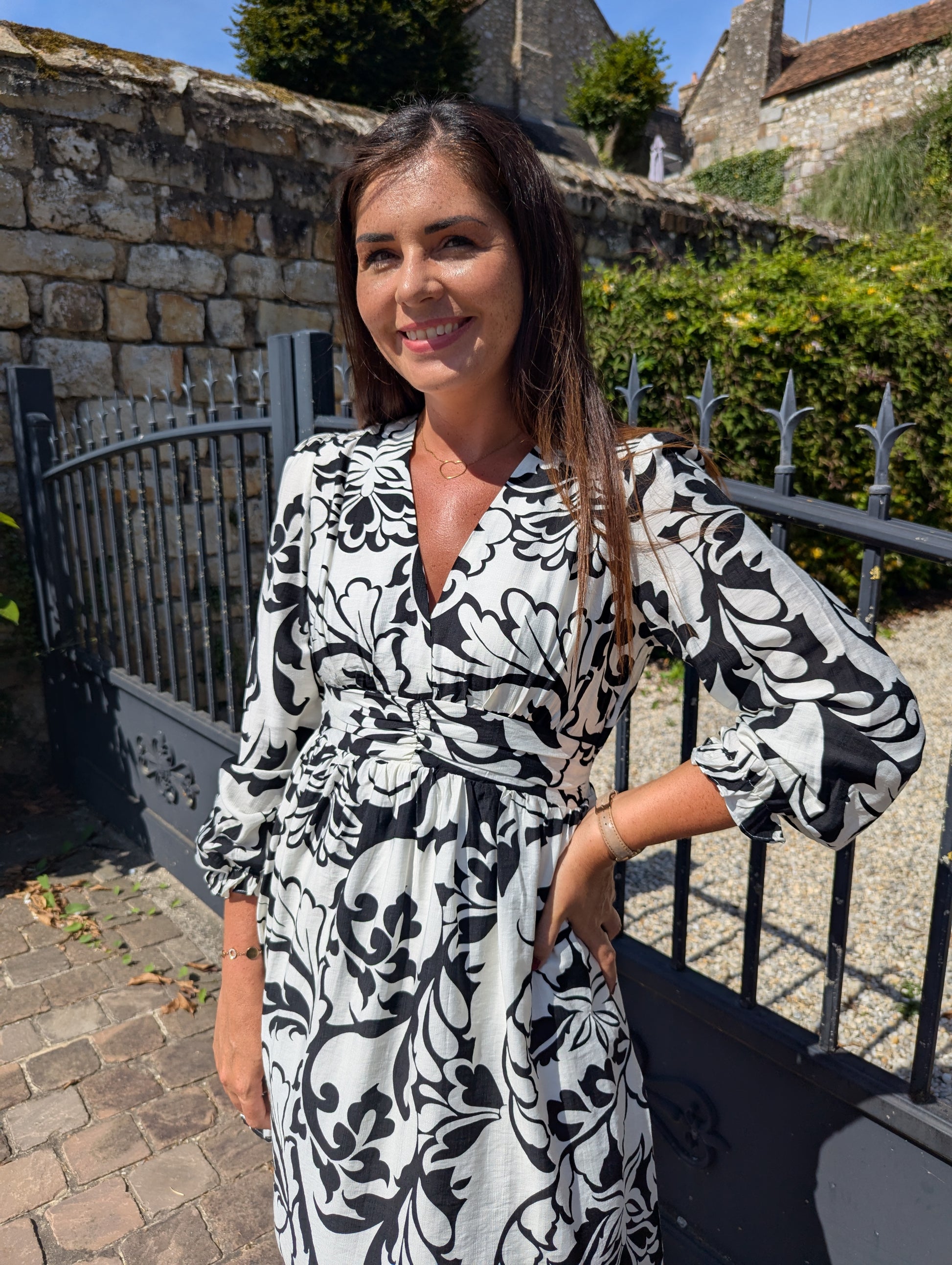 Robe courte manches longues blanc et noir baroque