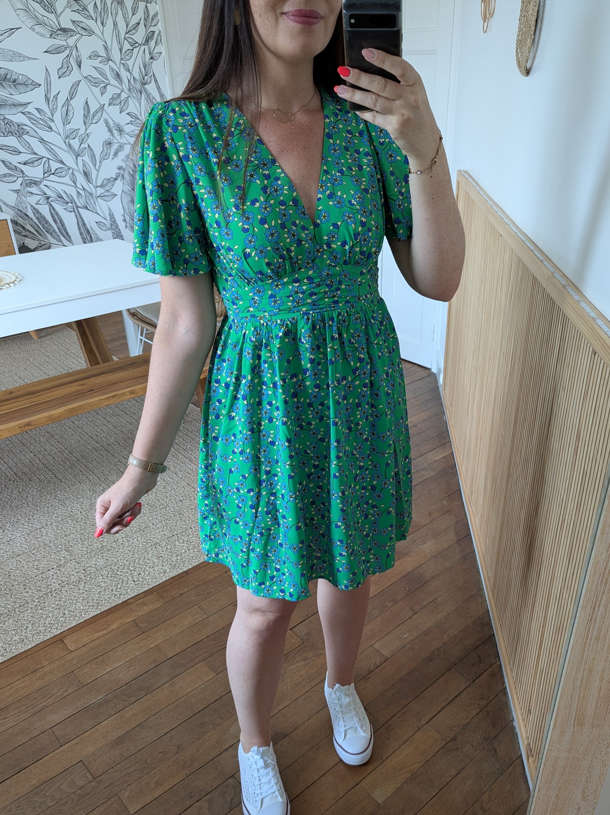 Robe fleurie vert bleu jaune légère et fluide pour l'été