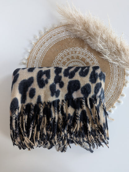 Echarpe épaisse léopard beige avec franges