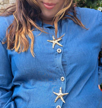 Chemise jean tencel bleu avec broches étoile de mer