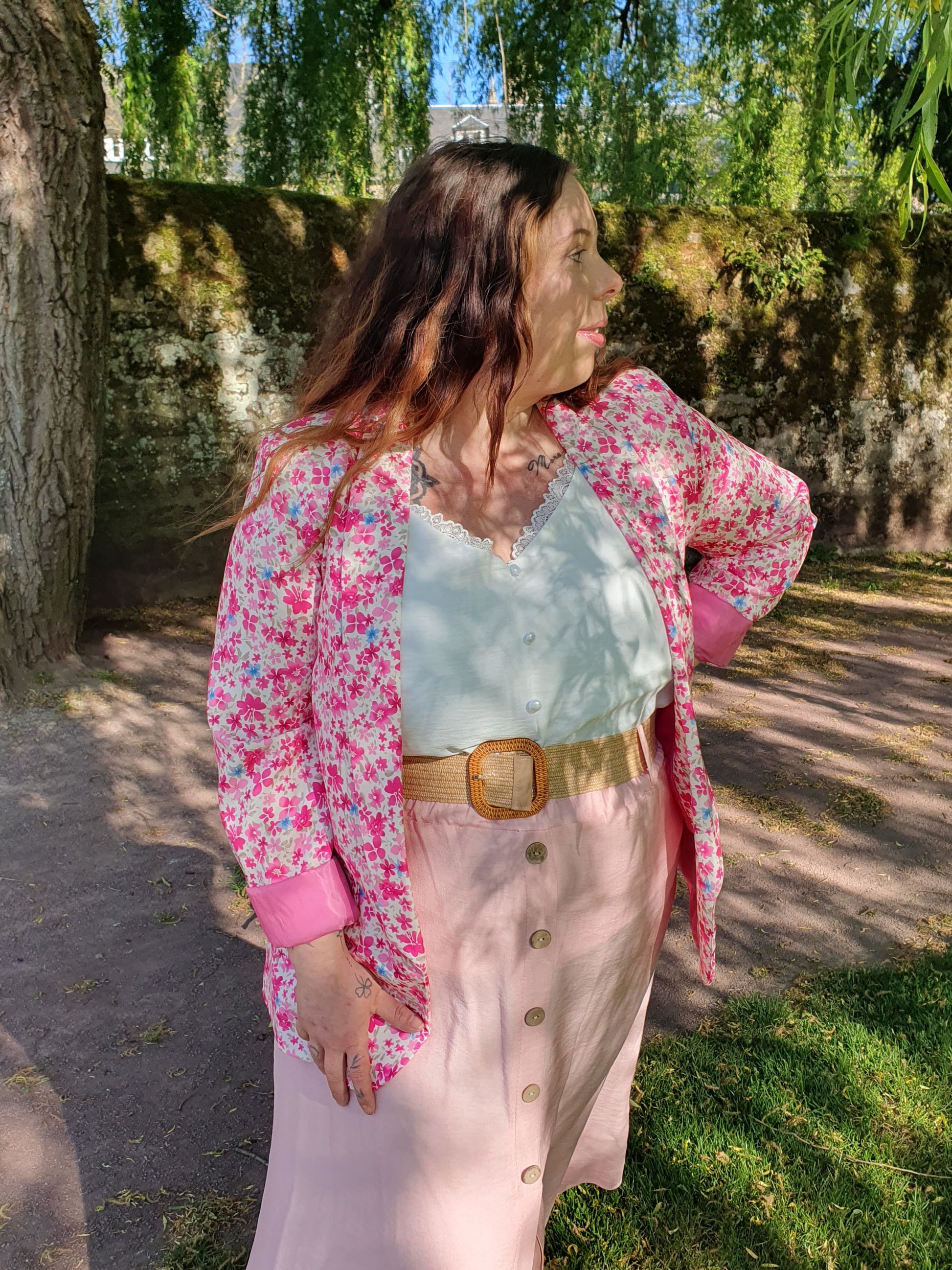 Blazer fluide motif fleuri rose et blanc grande taille curvy