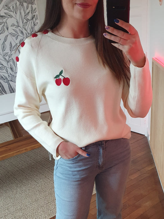 Pull écru col rond avec cerises rouge brodées et boutons