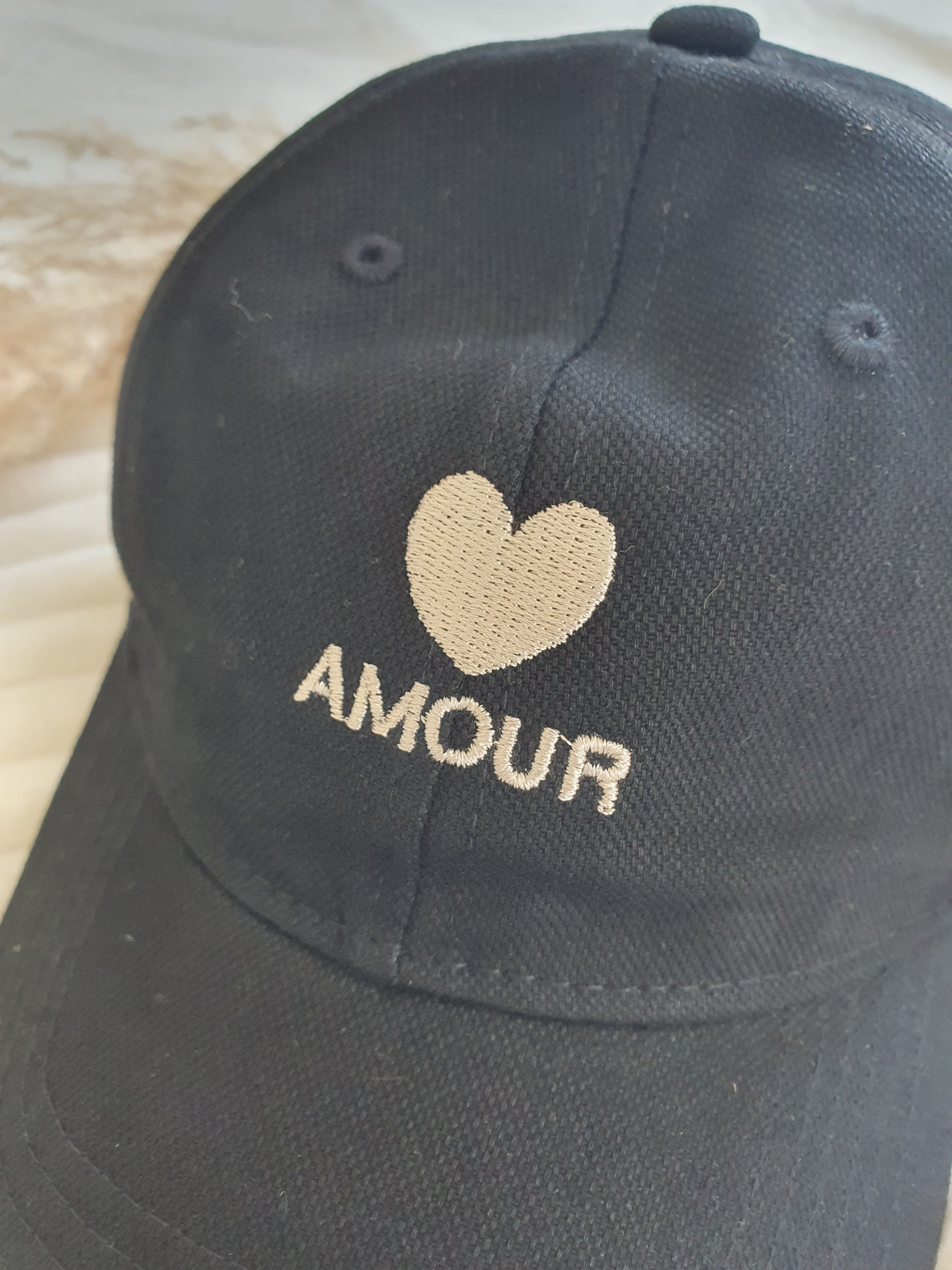 Casquette femme noir et doré coeur paillettes amour