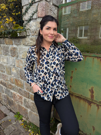 Chemise fluide fleuri motif léopard noir bleu beige