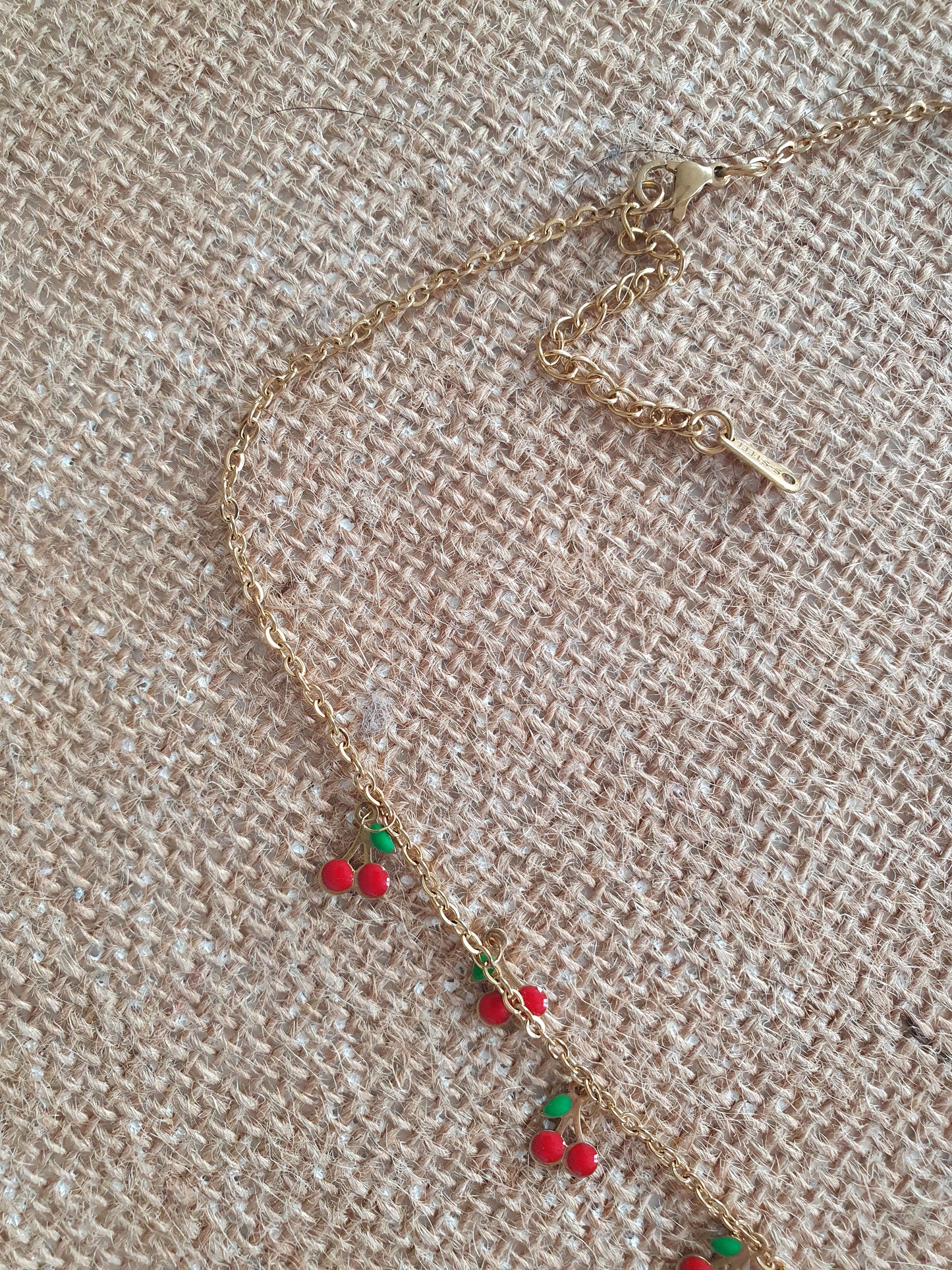 Collier doré fin avec cerises rouge et vert acier inoxydable