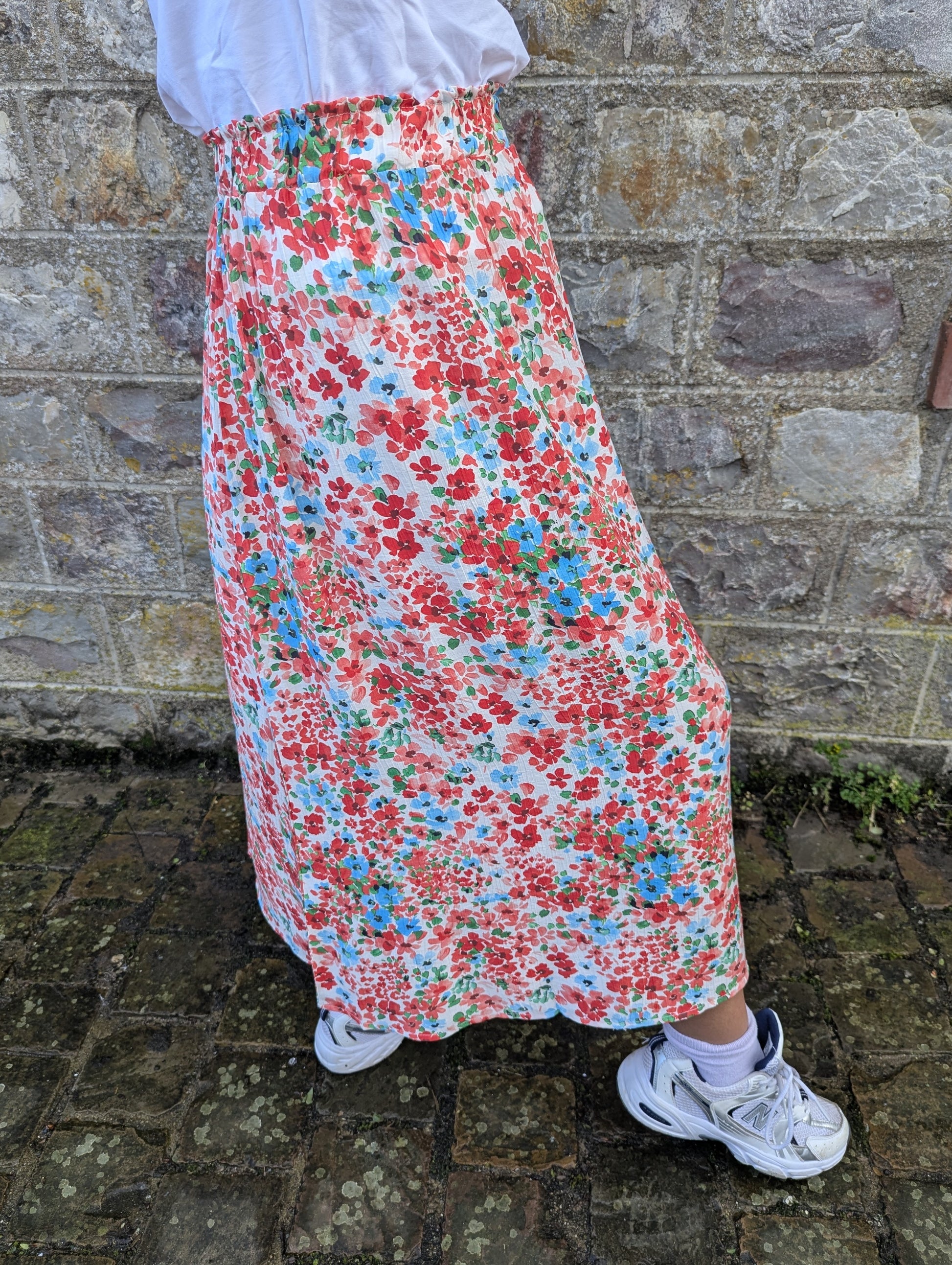 Jupe longue fleurie rouge fille avec chouchou assorti