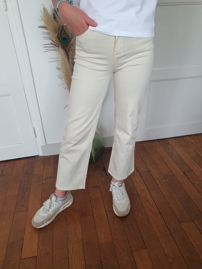 Jean large beige écru avec coeur doré brodé sur poche
