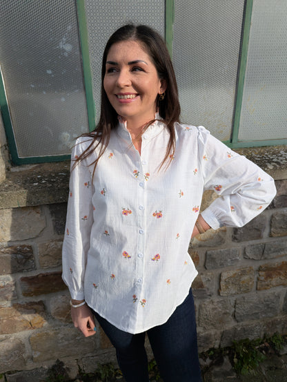 Blouse bohème blanc avec fleurs en point de croix