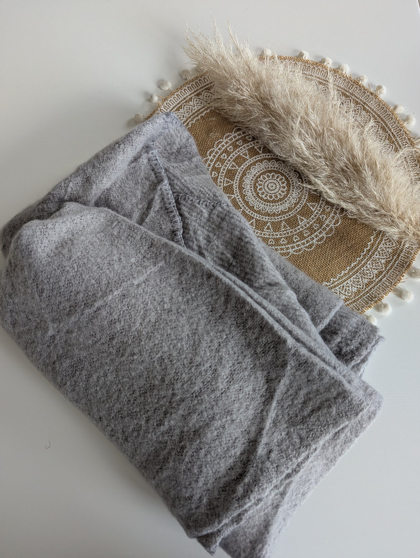 Echarpe épaisse gris perle femme asymétrique