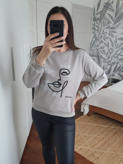 Sweat gris Love art col rond effet irisé molletonné