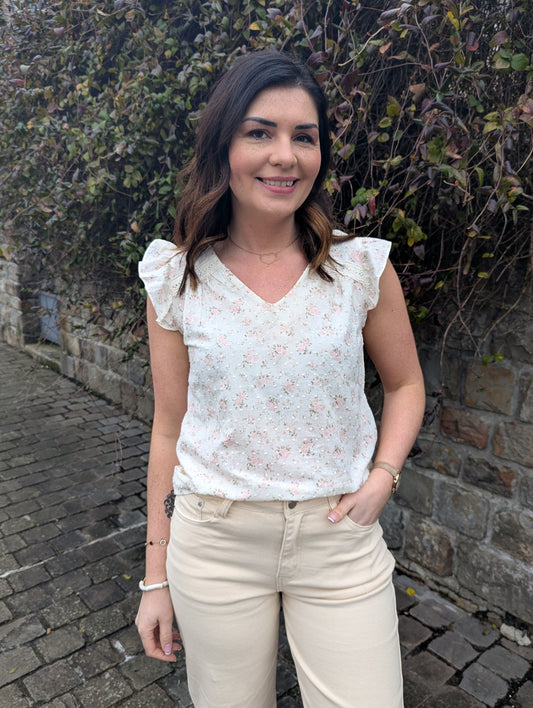 Top fleuri beige et rose froufrous épaules col en V