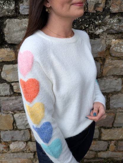 Pull blanc femme avec coeurs couleur pastel sur les manches