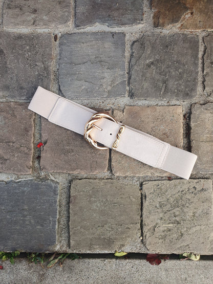 Ceinture élastique beige avec boucle dorée devant suédine