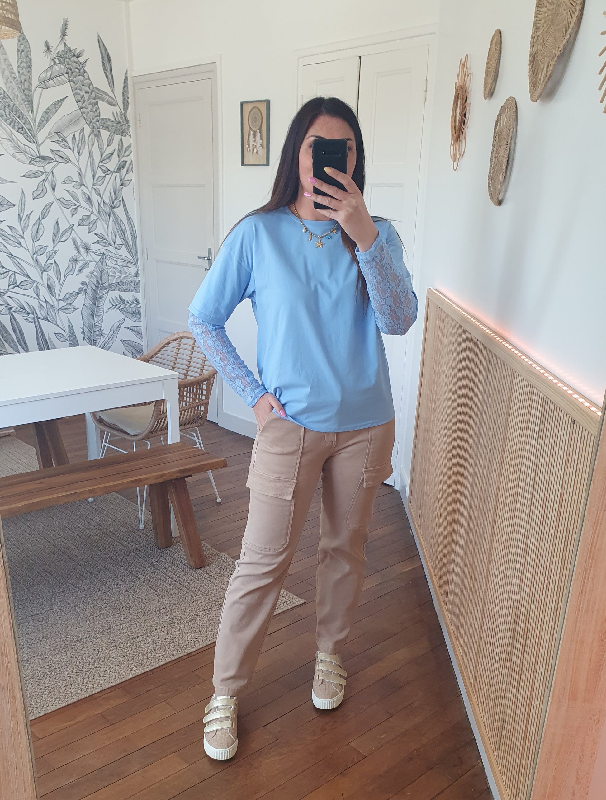 Pantalon beige coupe cargo avec poches tendance pour femme