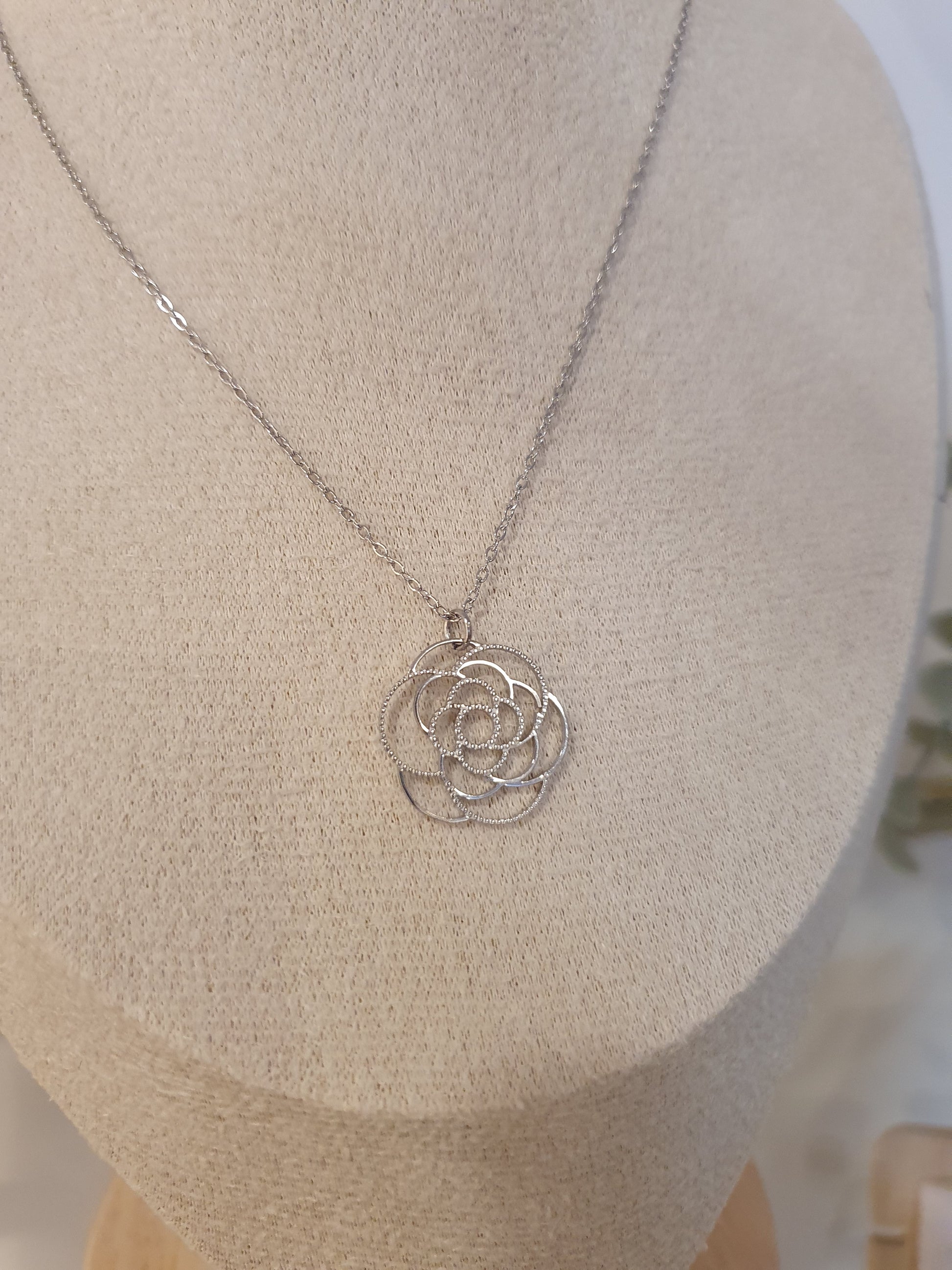 Collier fleur rose acier inoxydable doré et argenté femme