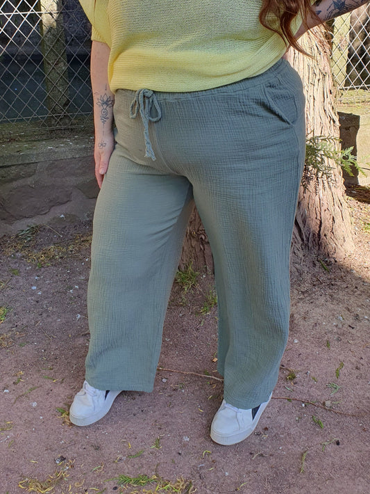 Pantalon gaze de coton couleur kaki grande taille curvy
