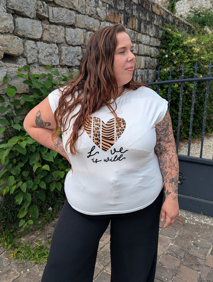 T-shirt LOVE IS WILD