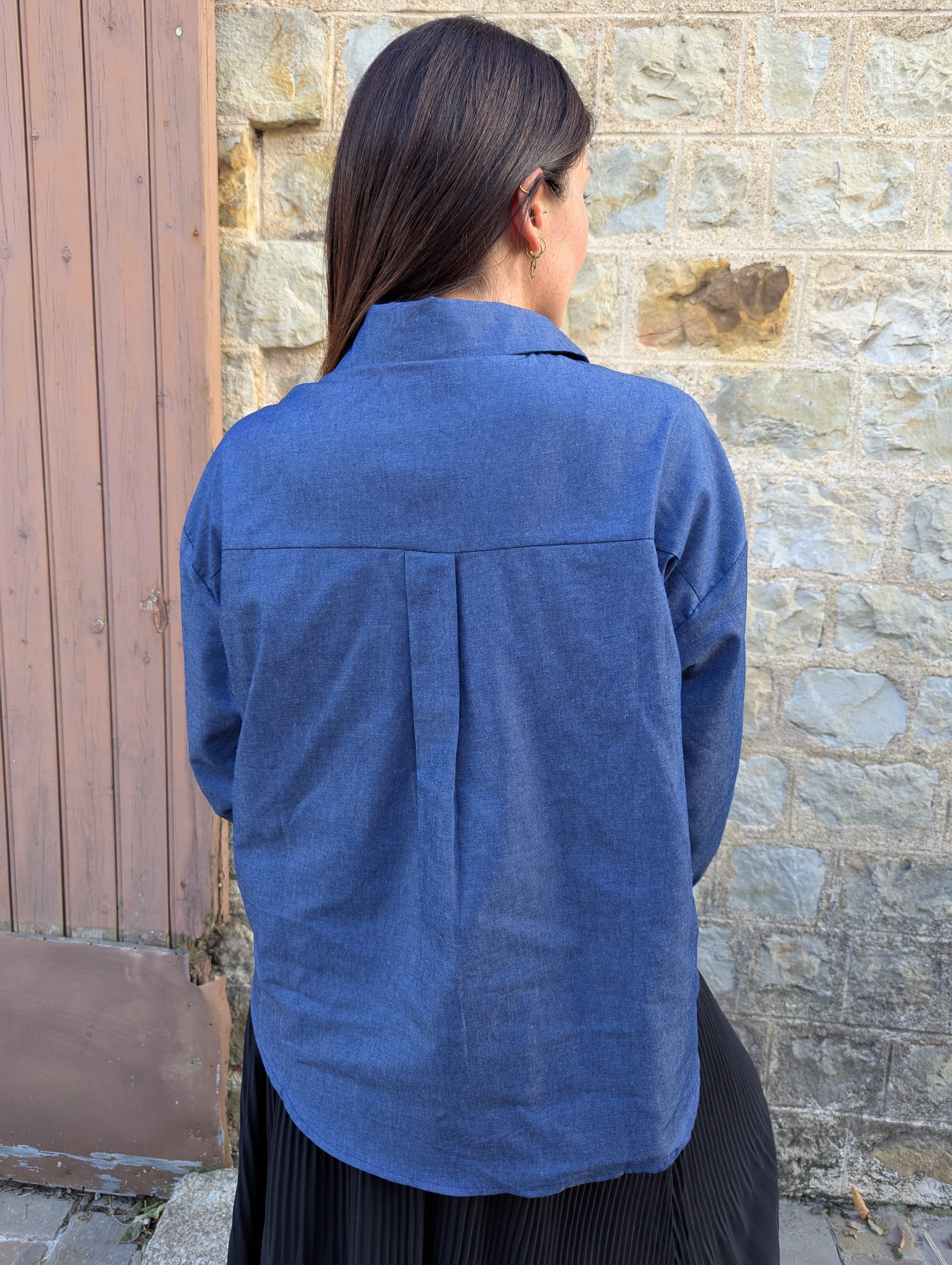 Chemise jean femme avec broderies fleurs devant