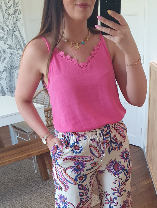Debardeur rose fuchsia en lin avec dos dentelle plongeant
