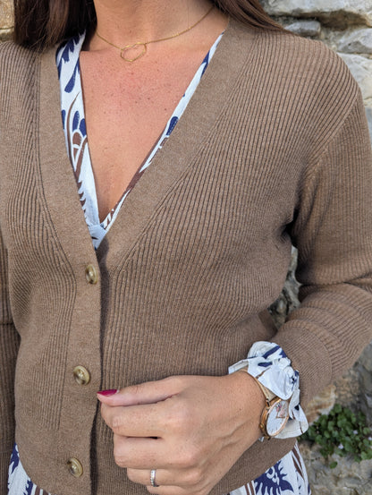 Gilet marron chocolat avec boutons devant col en V