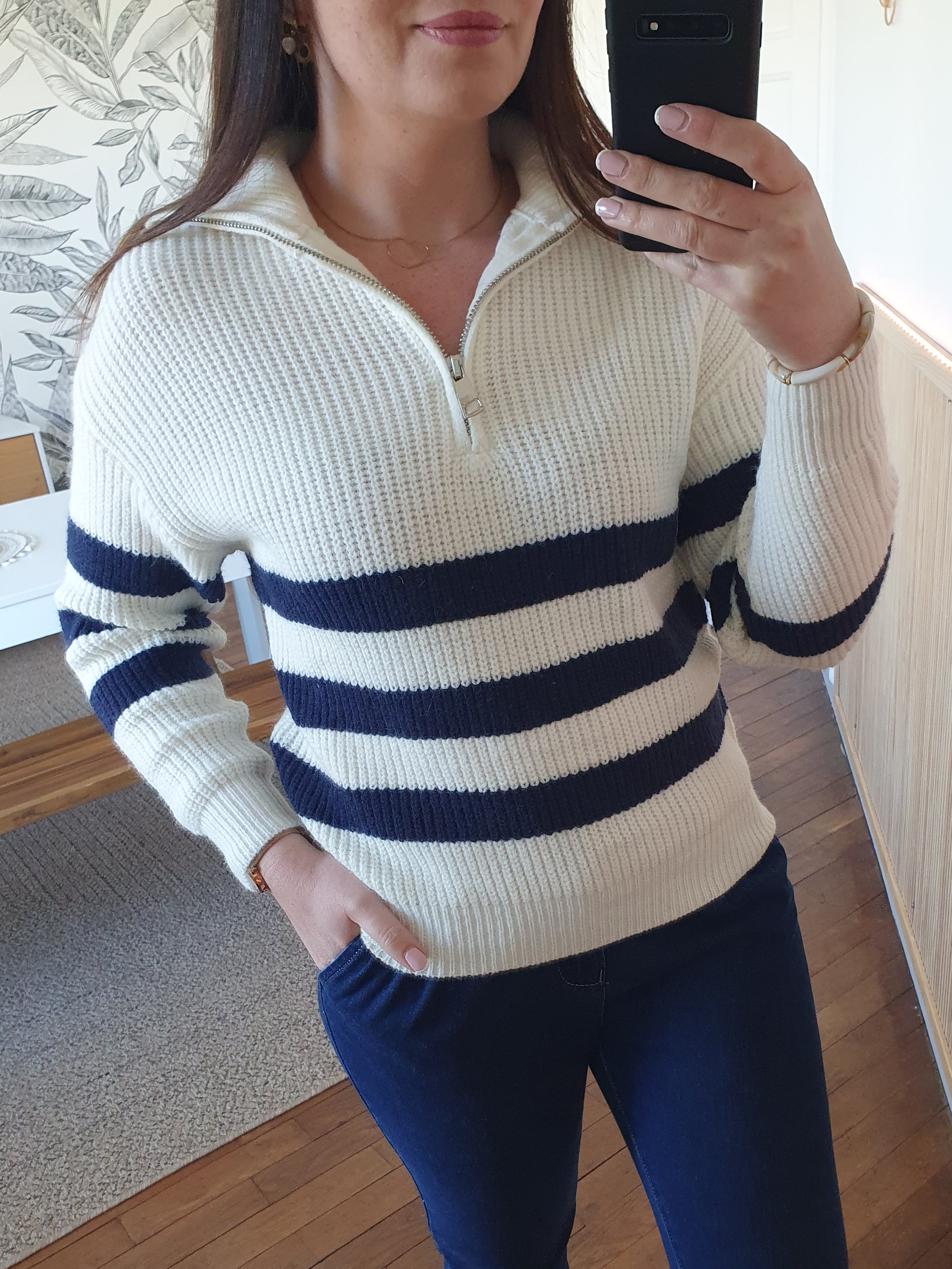 Pull rayé col camionneur blanc et bleu marine tendance