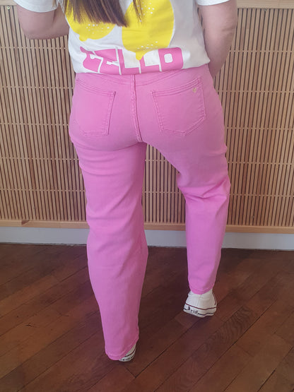 Jean large rose fushia jambes évasées femme coupe tendance