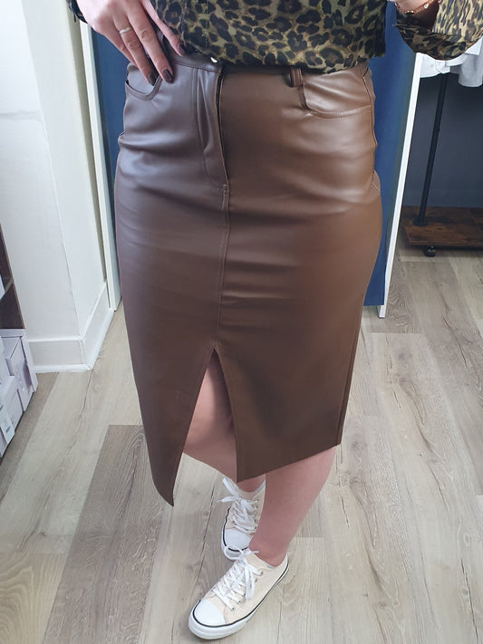 Jupe simili cuir marron chocolat avec fente sur le devant