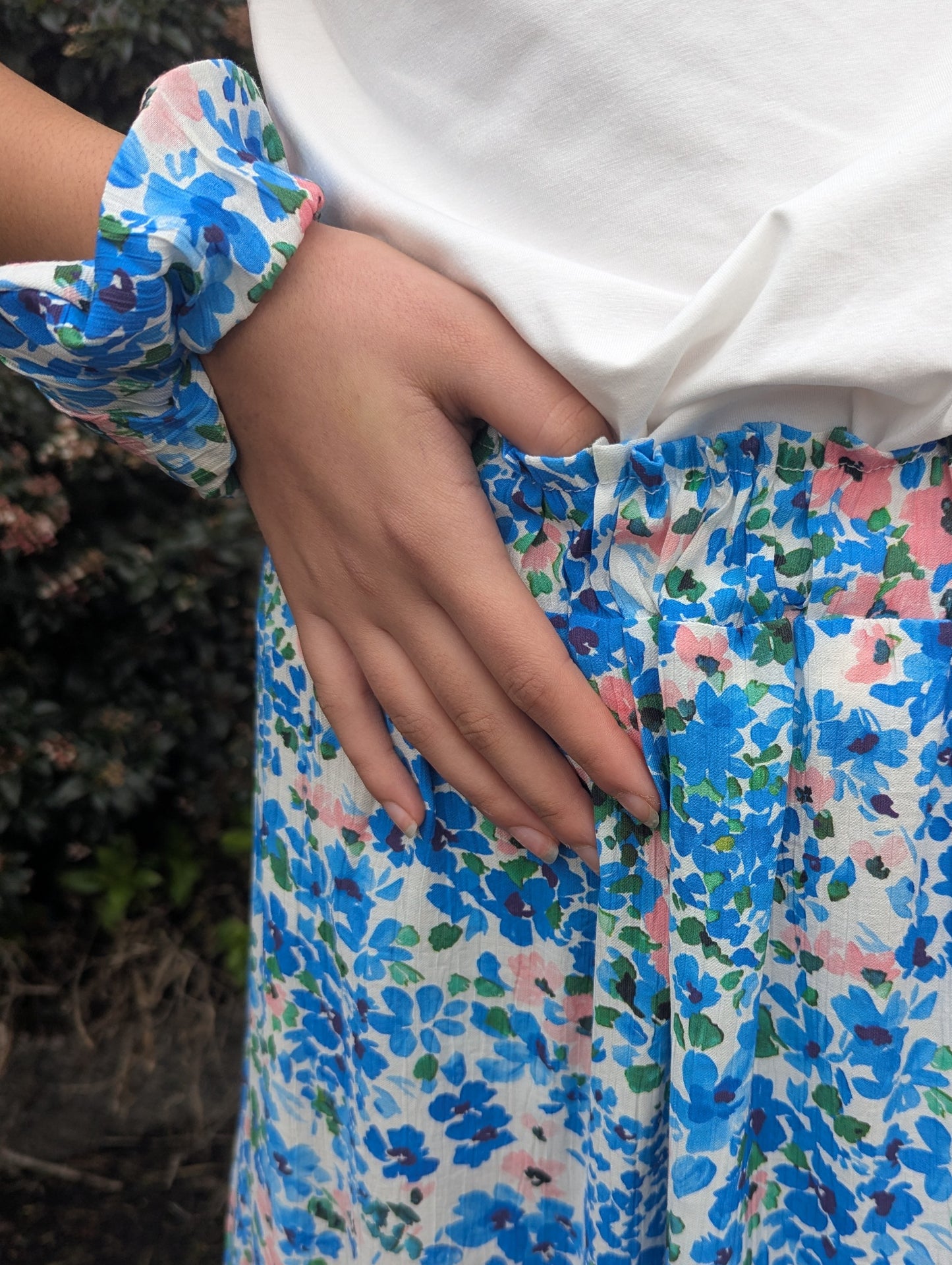 Jupe longue fleurie bleu fille avec chouchou assorti