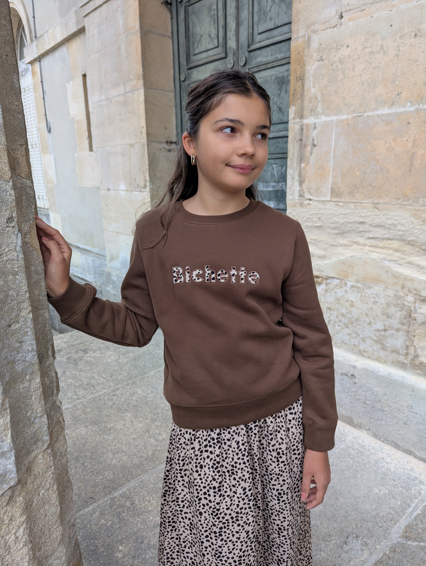 Sweat bichette marron écriture léopard fille