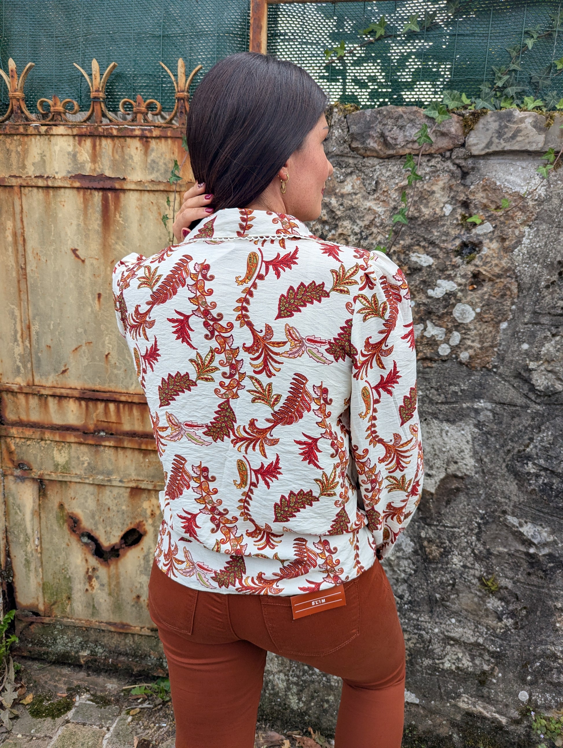 Chemise femme motif feuilles automne écru terracotta