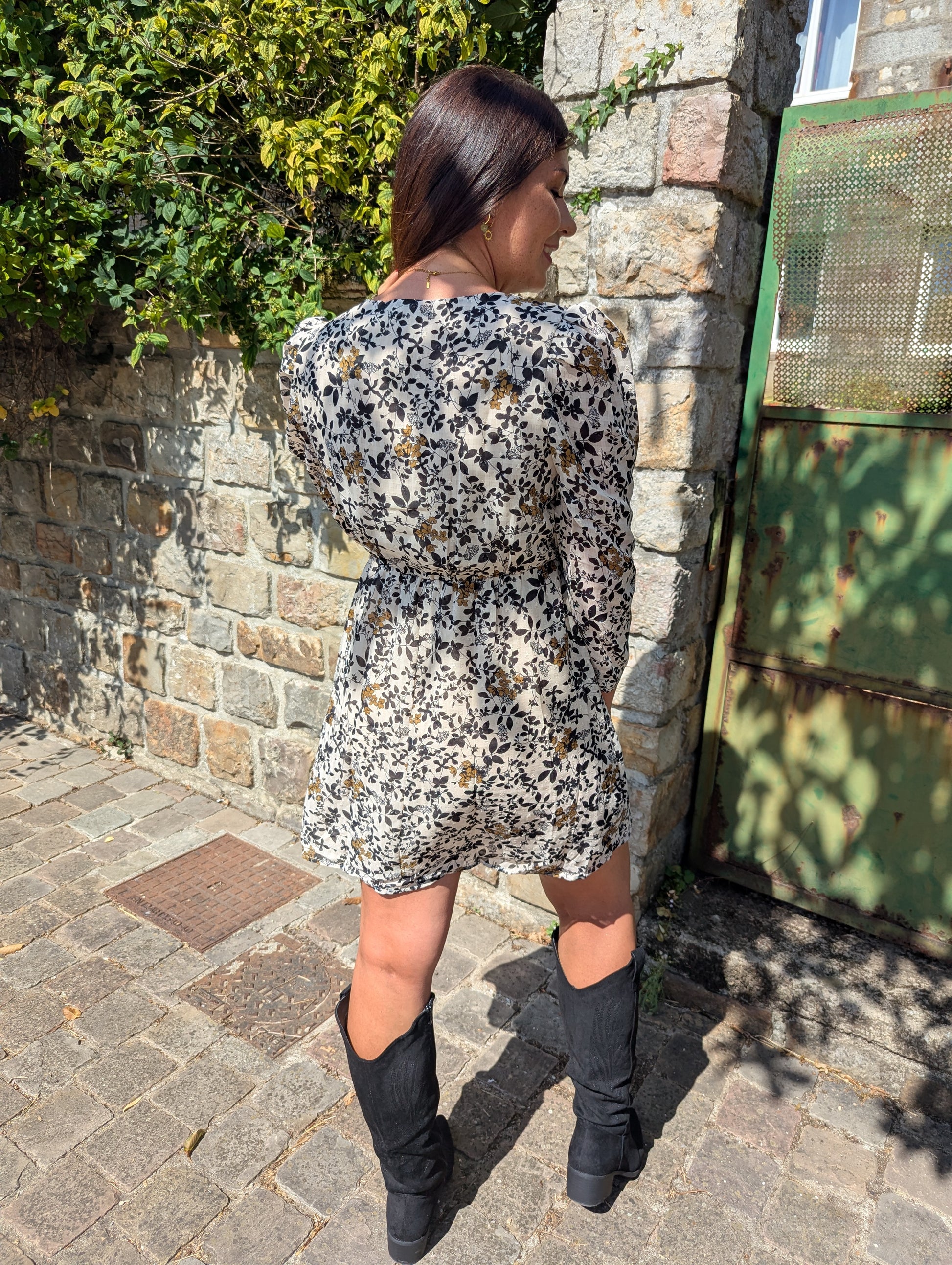 Robe fleurie beige noir moutarde effet cache-coeur femme