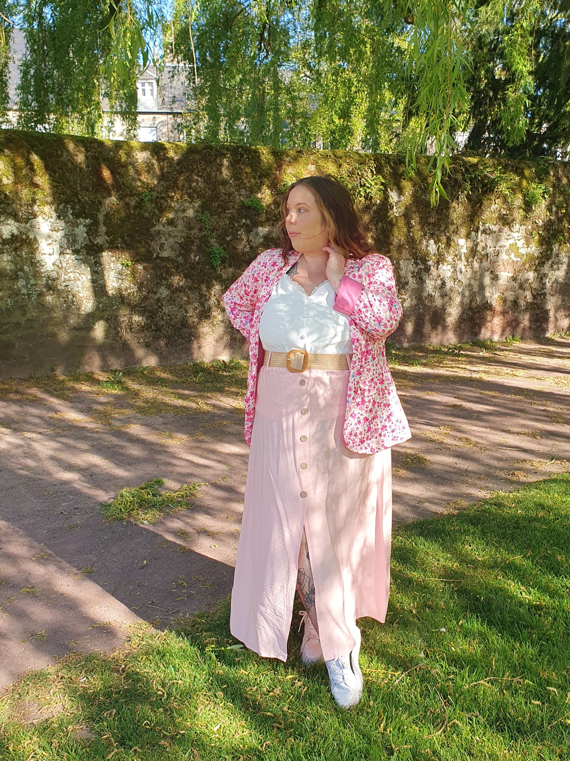 Blazer fluide motif fleuri rose et blanc grande taille curvy
