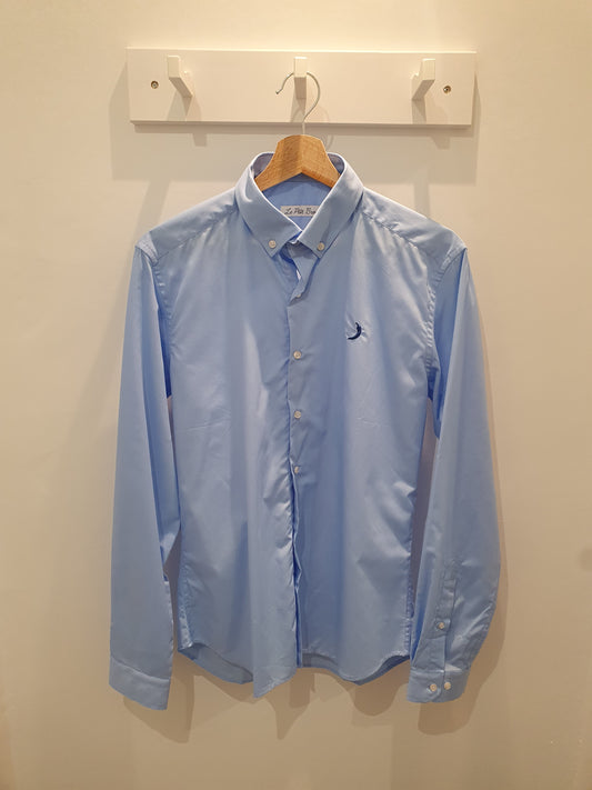 Chemise bleu ciel broderie motif homme tendance