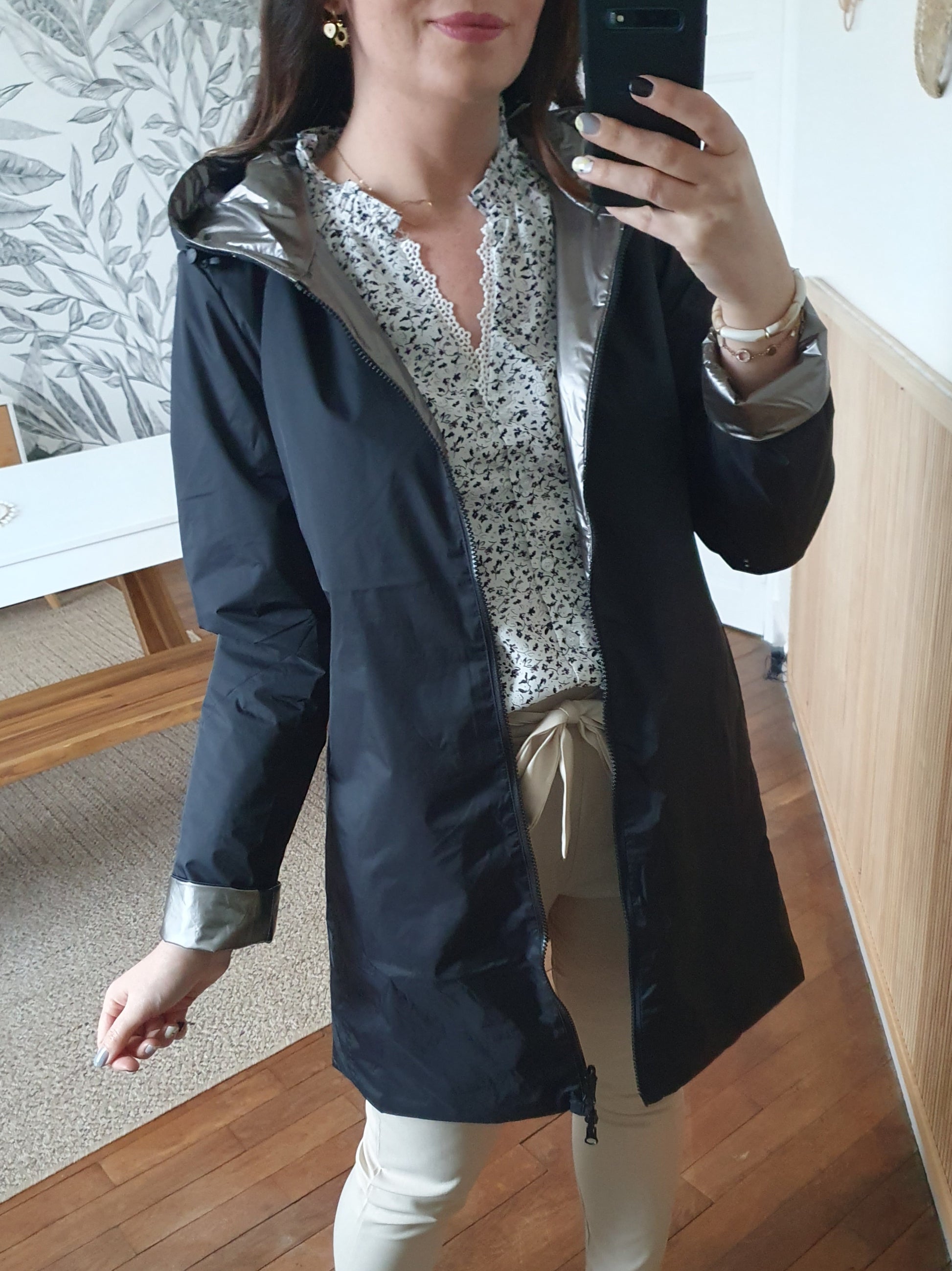 Blouse fleurie blanc et noir fluide avec boutons devant