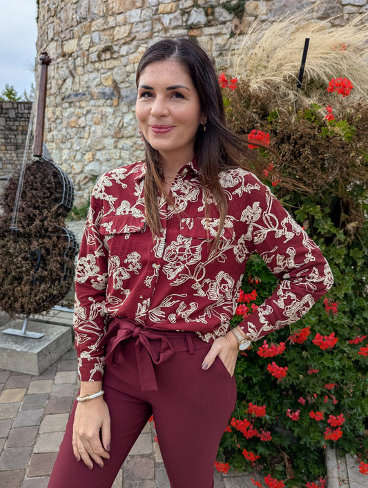 Chemise bordeaux et beige avec broderies fleurs