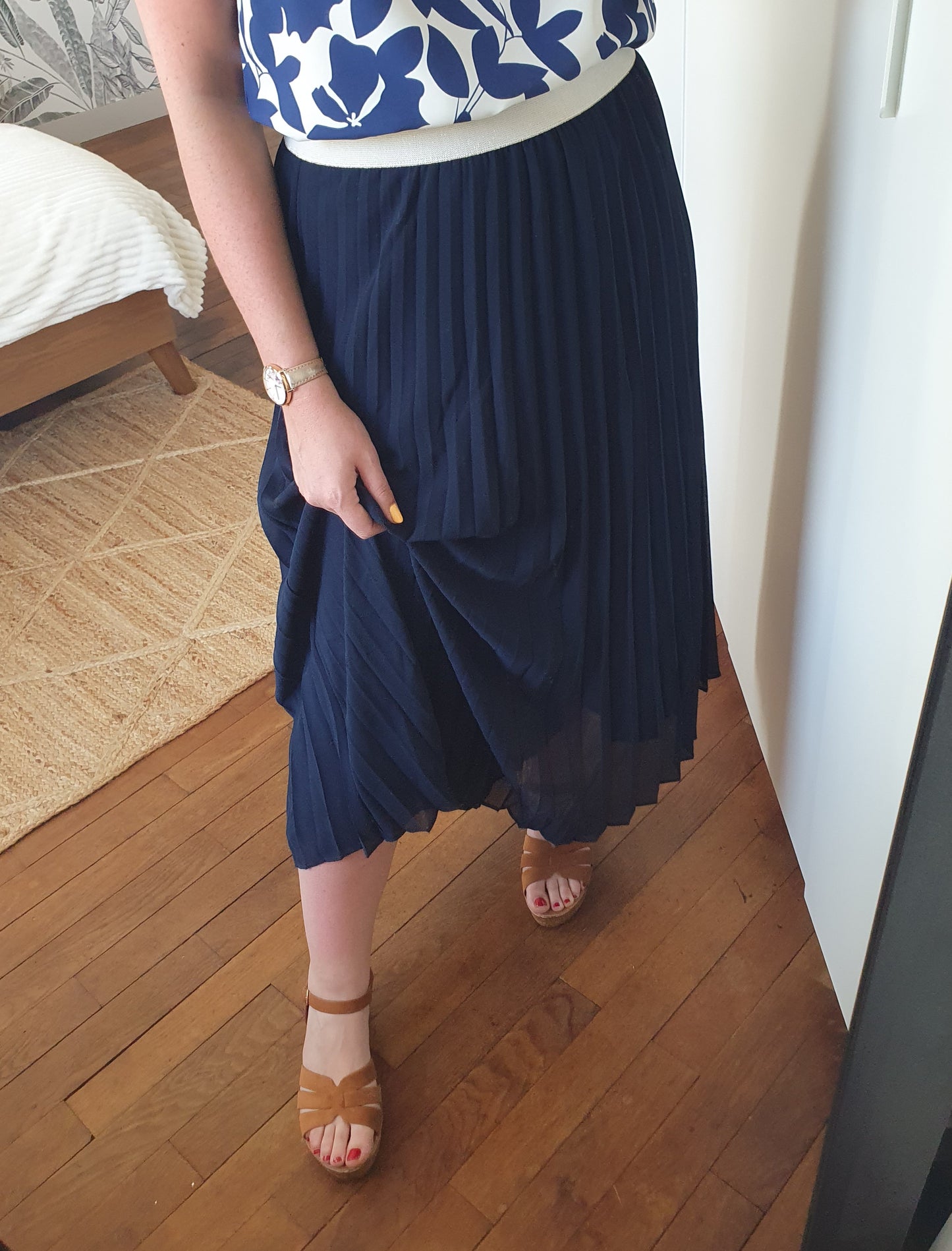 Jupe longue plissée bleu marine taille élastique écru femme