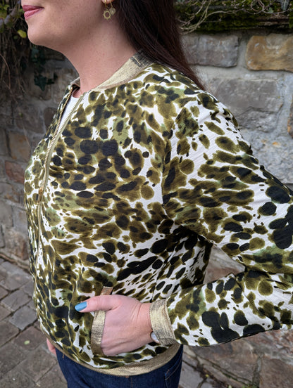 Bomber femme motif panthère kaki avec détails dorés