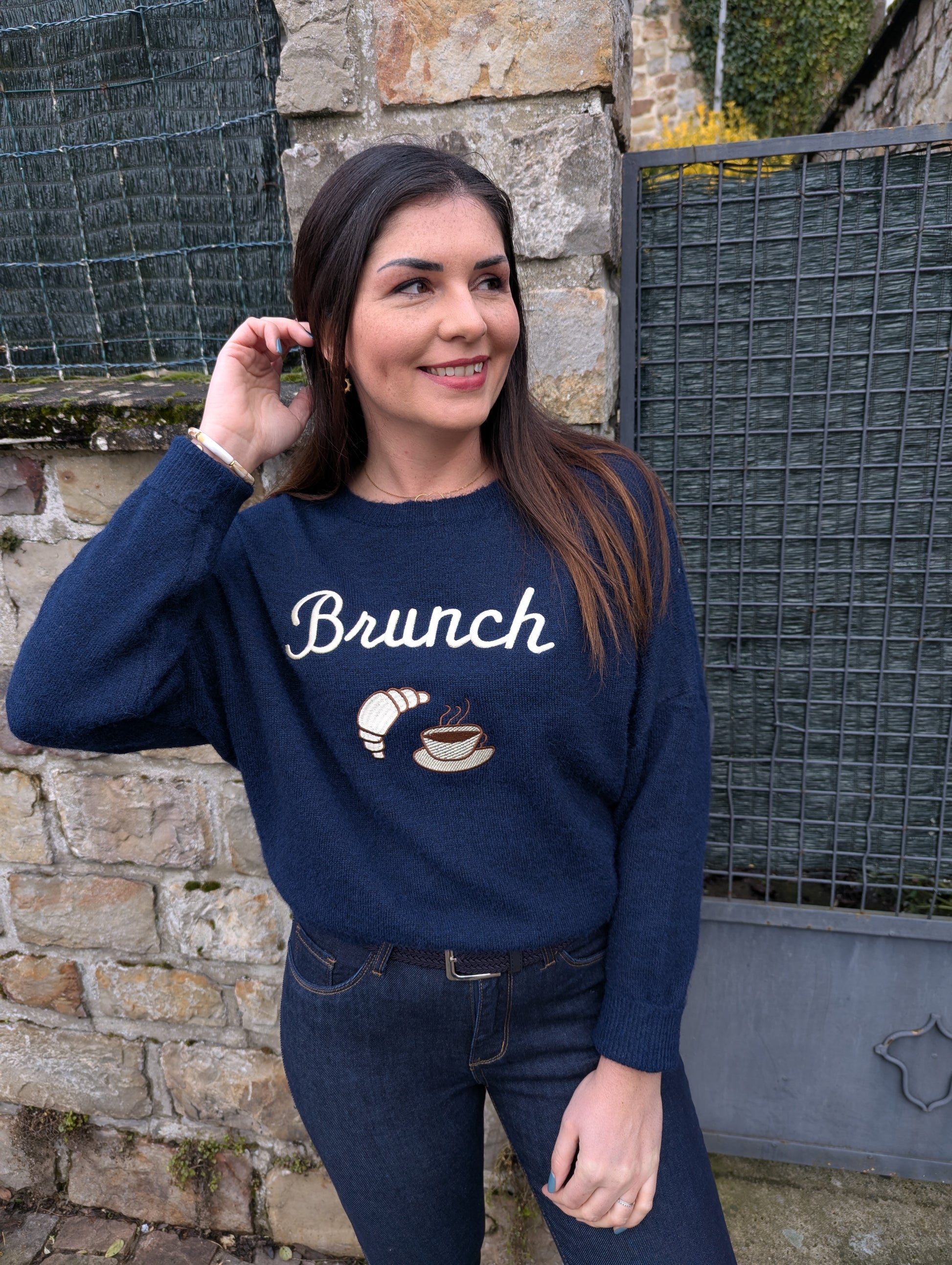 Pull bleu marine brunch croissant café pour femme
