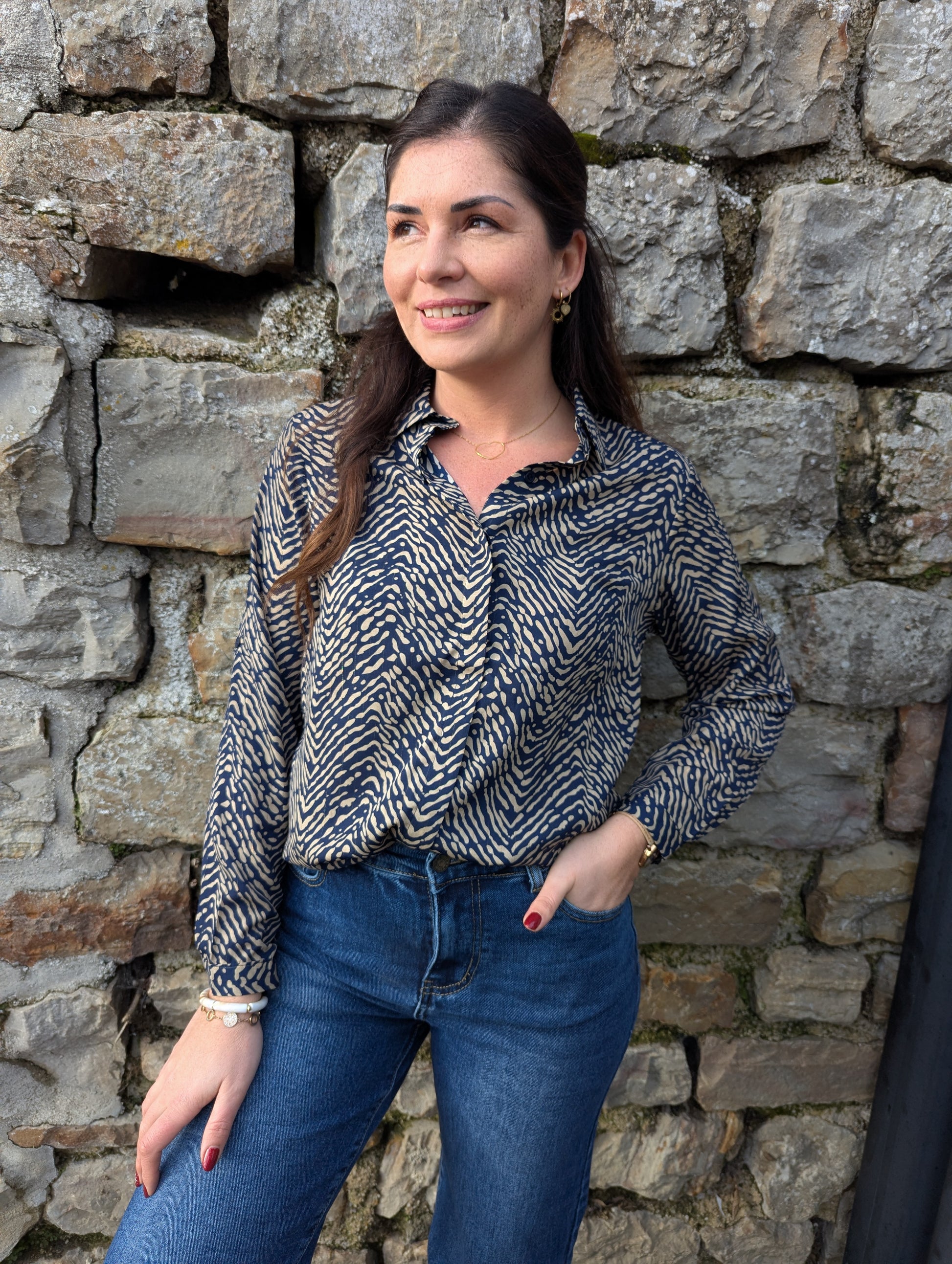 Chemise fluide imprimé motif zèbre marine et beige