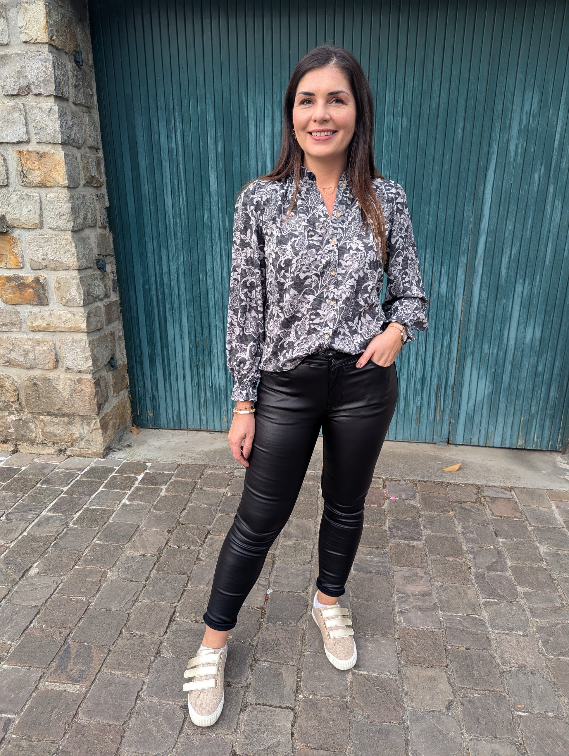 Blouse fluide fleurie gris femme col rond montant