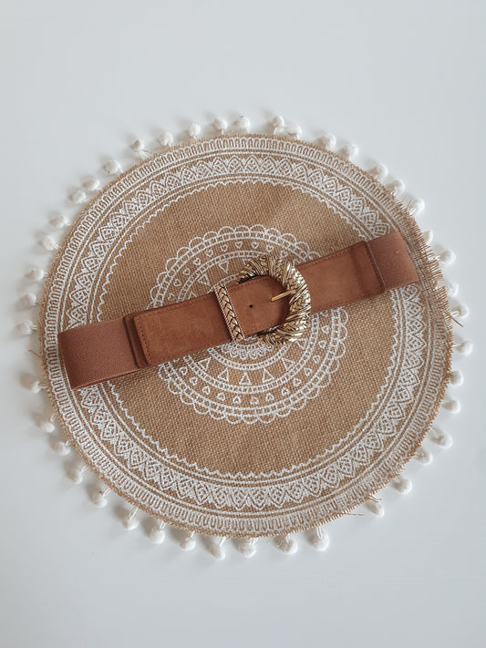 Ceinture élastique camel avec boucle dorée devant suédine