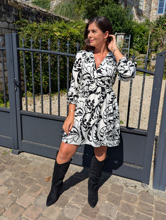 Robe courte manches longues blanc et noir baroque