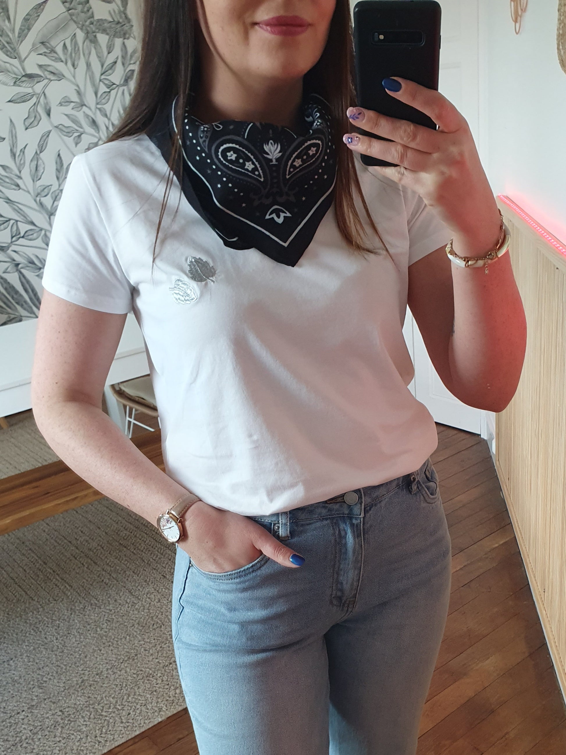 Carré noir viscose satiné bandana motif cachemire