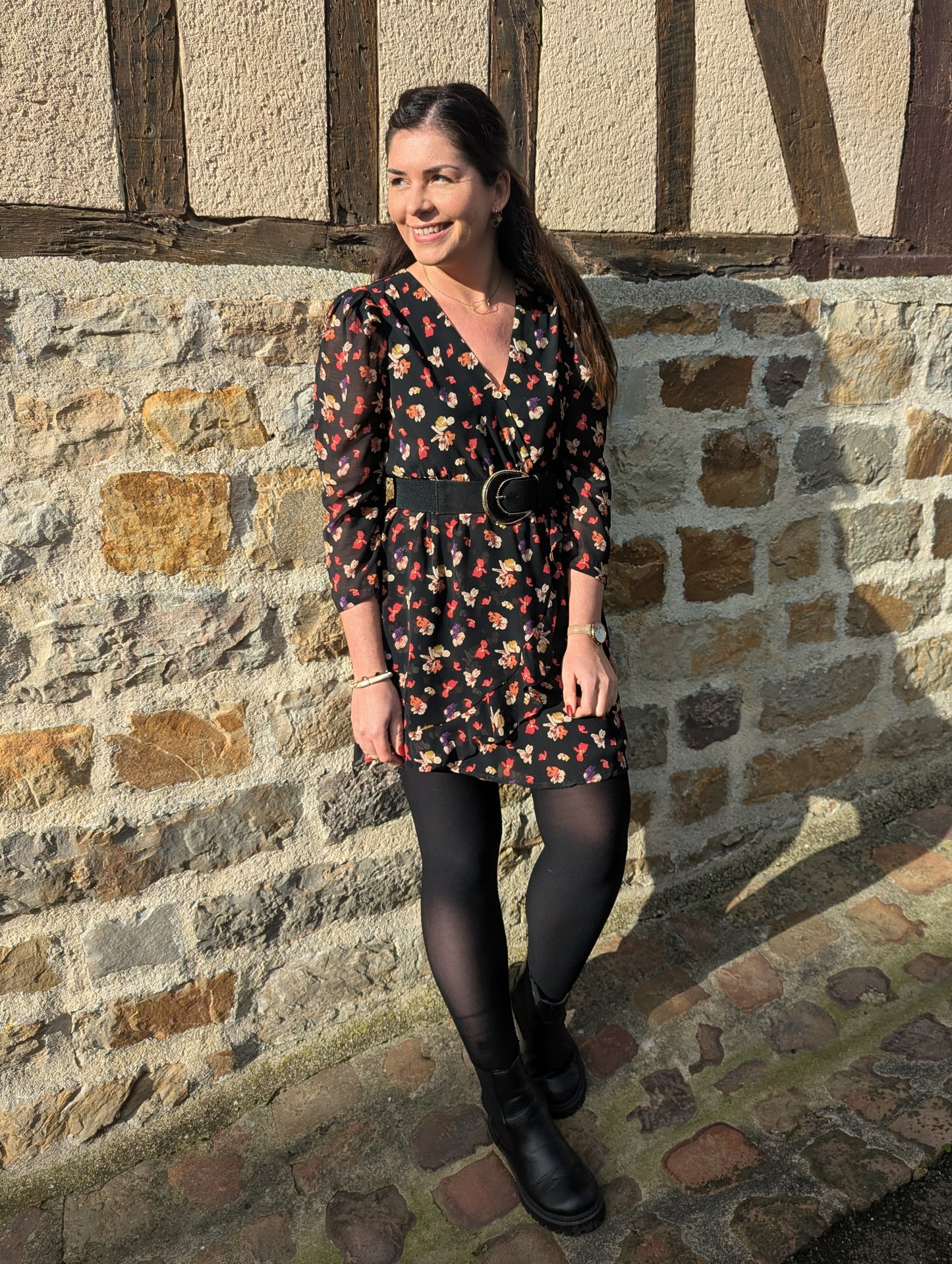 Robe fleurie noir rouge beige effet cache-coeur femme