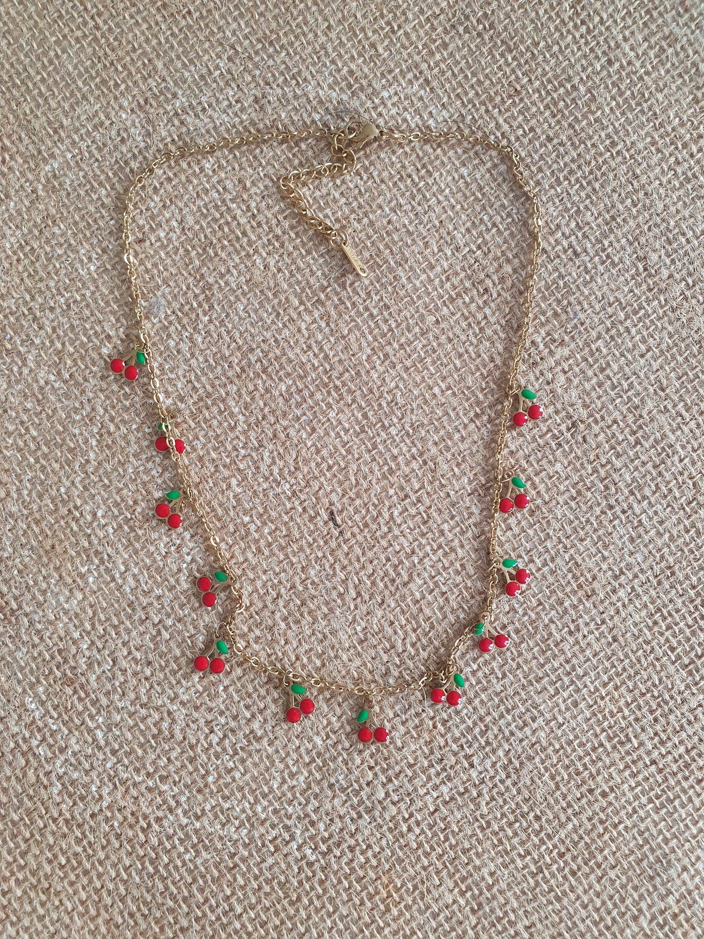 Collier doré fin avec cerises rouge et vert acier inoxydable
