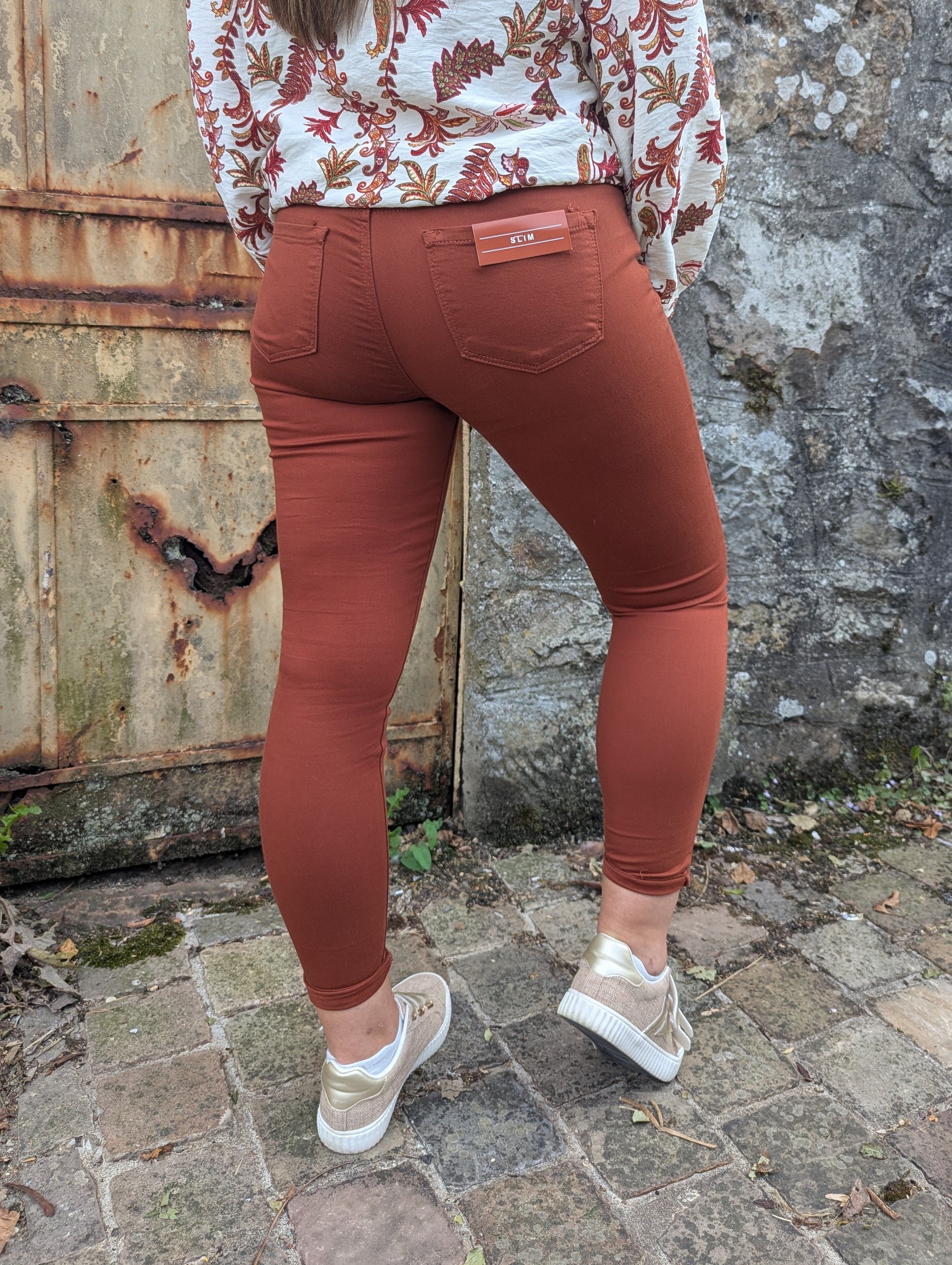 Jean slim stretch brique terracotta seconde peau femme