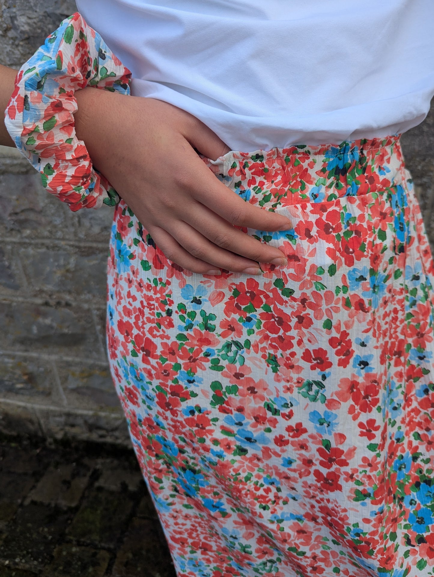 Jupe longue fleurie rouge fille avec chouchou assorti