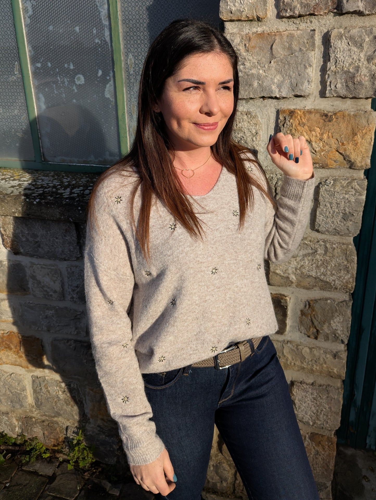 Pull beige taupe soleils col en V femme tout doux