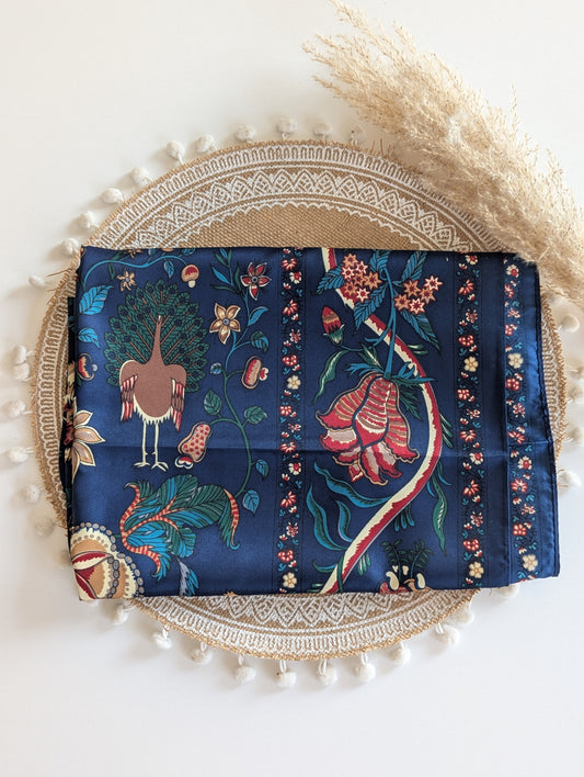Foulard fleurs et paons bleu marine femme
