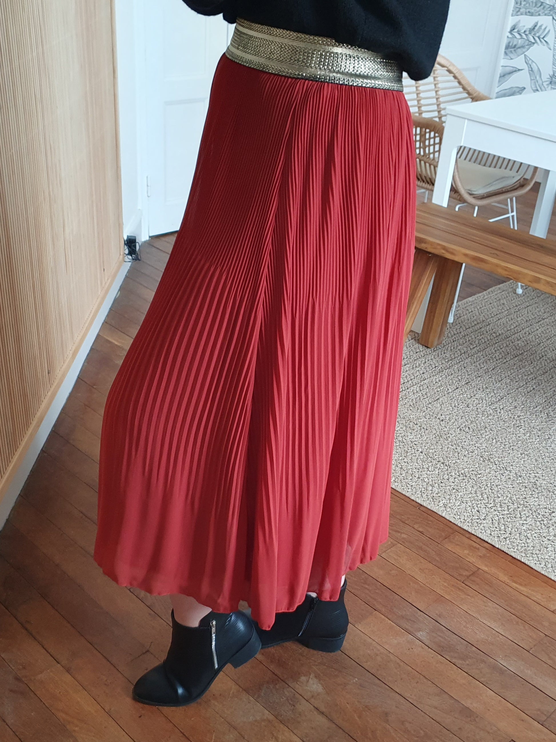 Jupe longue plissée terracotta avec taille élastique doré